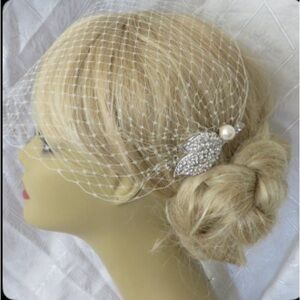 NEW Bridal net veil and embellished stone and pearl pin